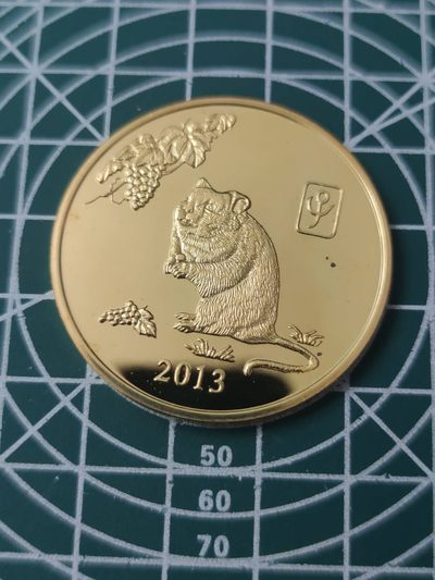 燕姐换藏第78拍 朝鲜2013年十二生肖鼠20元铜币