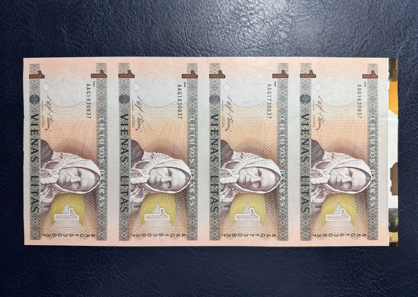 收藏联盟Quantum Auction 第334期拍卖  立陶宛1994年1立特四联体 品相UNC- 边角有瑕疵 带白边流水号