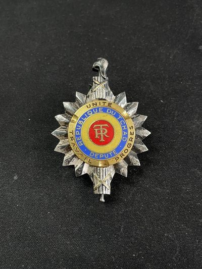 戎马世界章牌大赏第62期 - 乍得共和国（前法属赤道非洲）众议员证章，非常少见，法国代工
