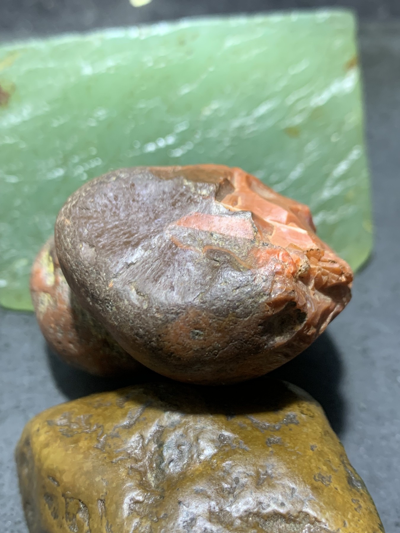 精美柿子红开窗料南红玛瑙原石一颗，