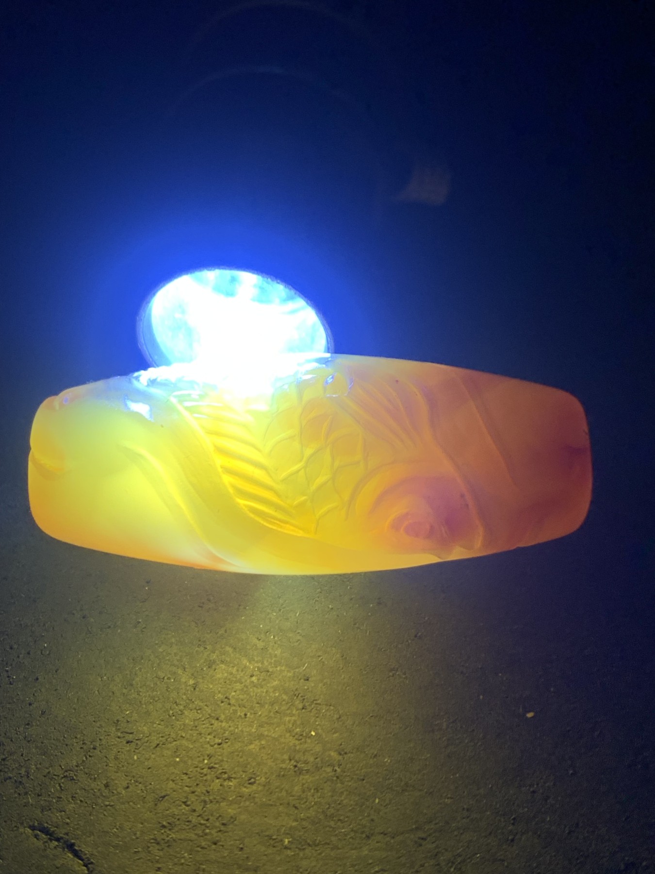 精美亚光高玉化天眼纹巴西玛瑙手工俏色巧雕鲤鱼桶珠一个