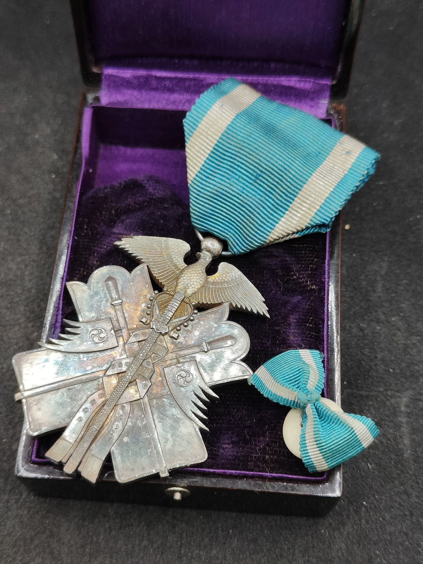 全场0元起拍 第143期 咸鱼国勋章拍卖专场 3月31日（周日）下午6：00开始 明治时期日本七级金鸱章银制带盒略