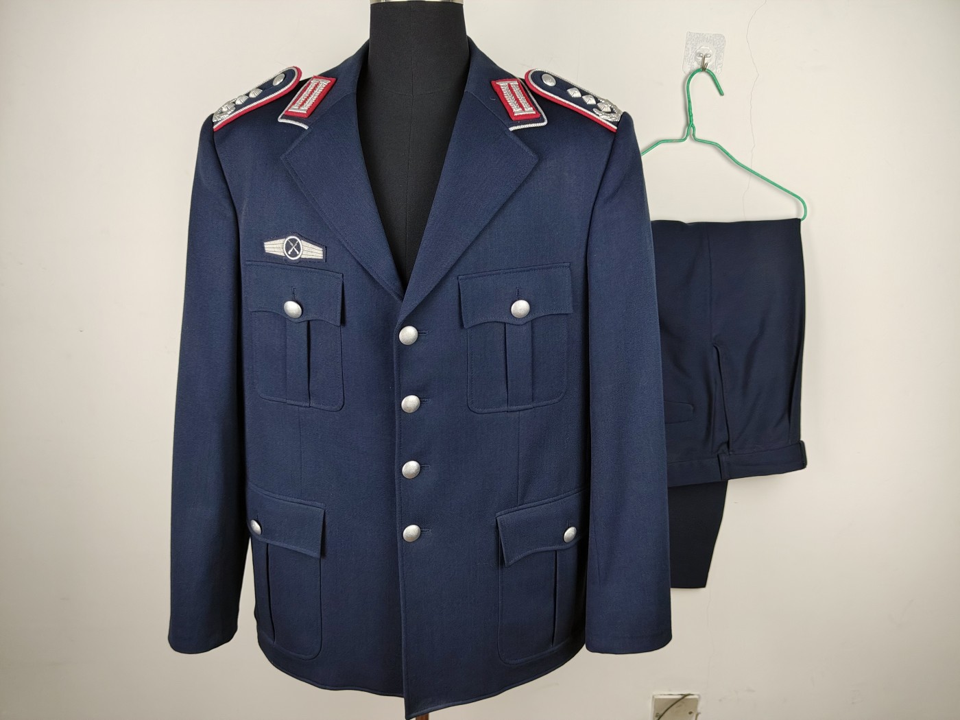 全场0元起拍 第143期 咸鱼国勋章拍卖专场 3月31日（周日）下午6：00开始 西德空军参谋上校全套 胸围112 肩宽50 衣长78袖长66 腰围92 裤长106