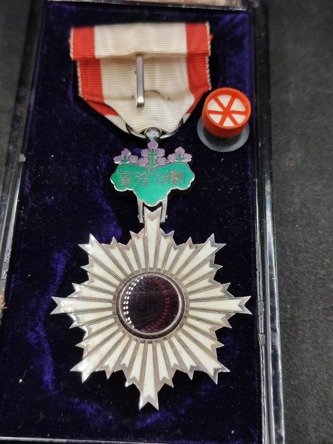 全场0元起拍 第143期 咸鱼国勋章拍卖专场 3月31日（周日）下午6：00开始 日本六等旭日章银制带盒略