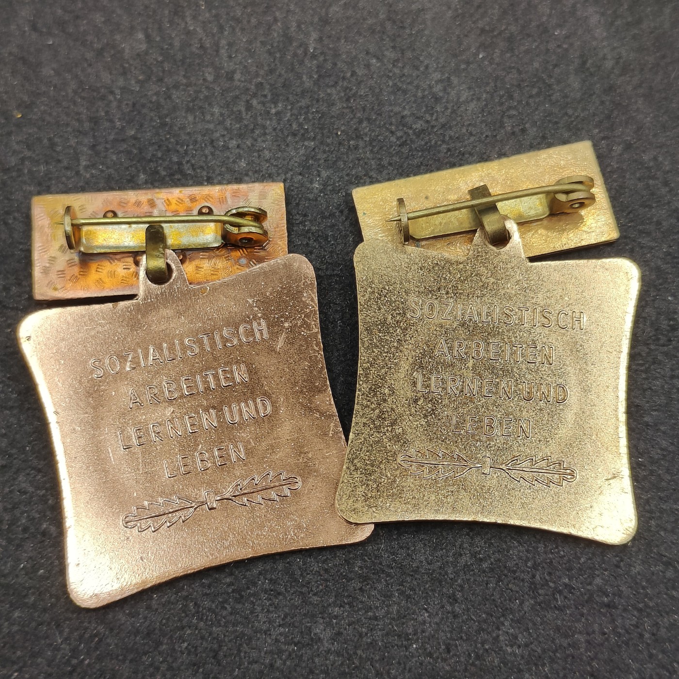 全场0元起拍 第143期 咸鱼国勋章拍卖专场 3月31日（周日）下午6：00开始 东德劳动奖章两个