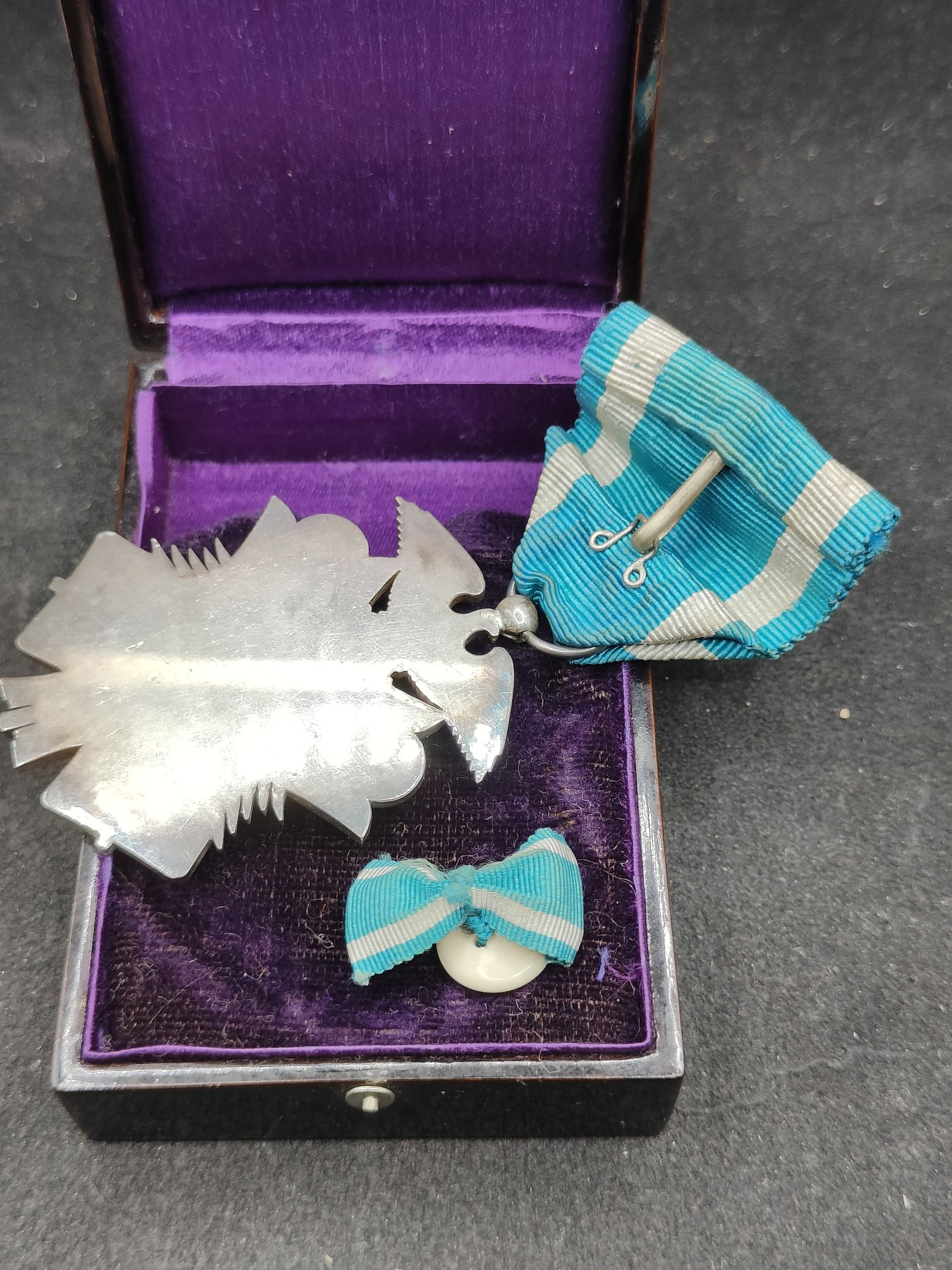 全场0元起拍 第143期 咸鱼国勋章拍卖专场 3月31日（周日）下午6：00开始 明治时期日本七级金鸱章银制带盒略