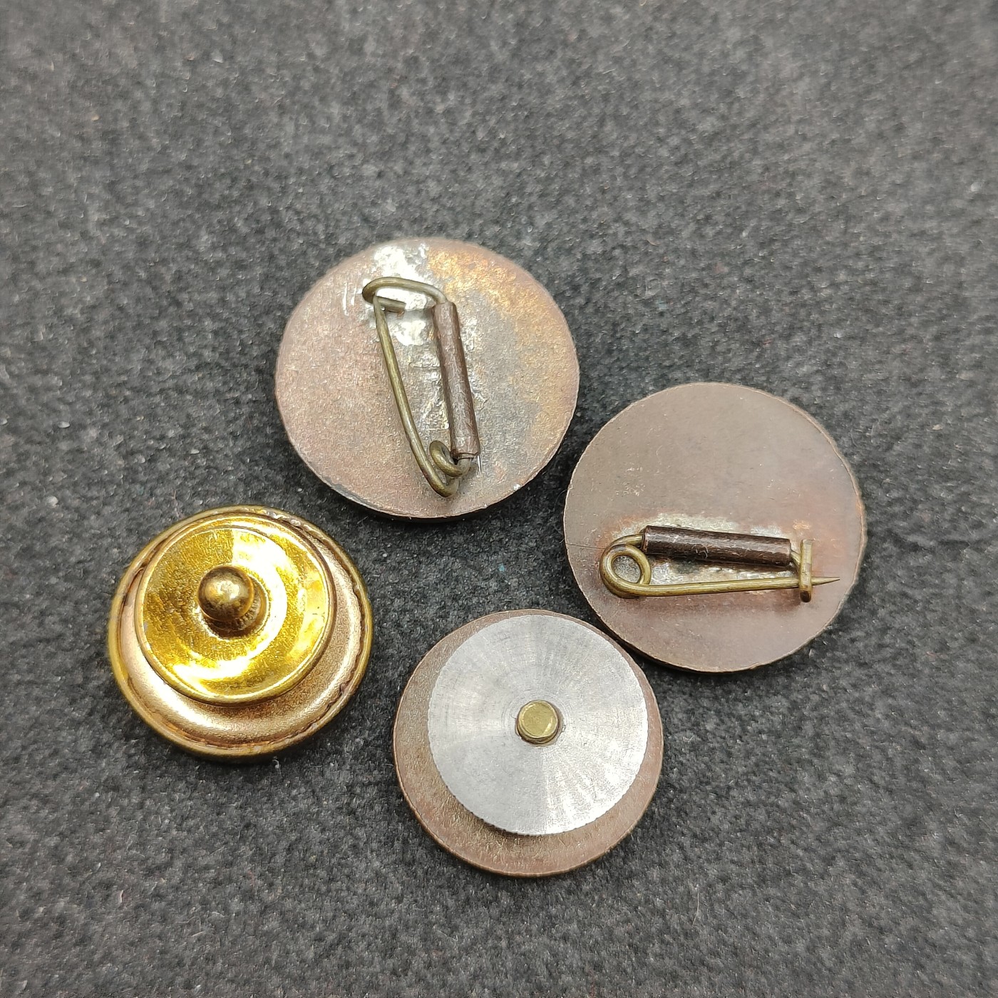 全场0元起拍 第143期 咸鱼国勋章拍卖专场 3月31日（周日）下午6：00开始 日本珐琅徽章四个