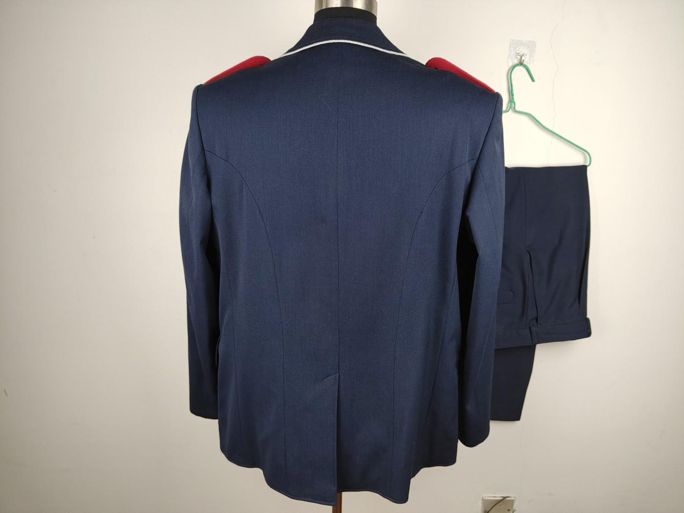 全场0元起拍 第143期 咸鱼国勋章拍卖专场 3月31日（周日）下午6：00开始 西德空军参谋上校全套 胸围112 肩宽50 衣长78袖长66 腰围92 裤长106