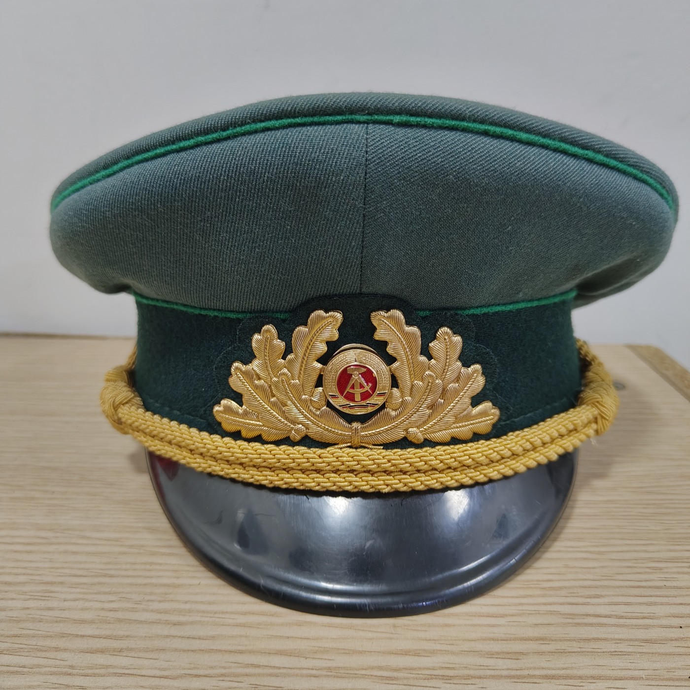 全场0元起拍 第143期 咸鱼国勋章拍卖专场 3月31日（周日）下午6：00开始 东德警察将官大檐帽 56CM