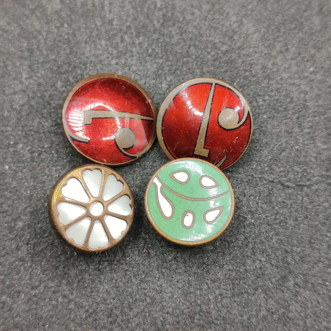 全场0元起拍 第143期 咸鱼国勋章拍卖专场 3月31日（周日）下午6：00开始 日本珐琅徽章四个