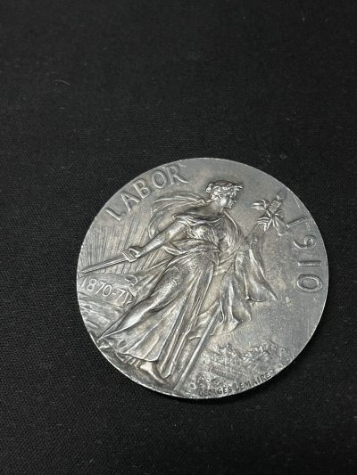 戎马世界章牌大赏第62期 - 法国“劳动、进步、荣耀”纪念章，于1910年发行，经典新艺术风格，由章牌大师勒梅尔设计