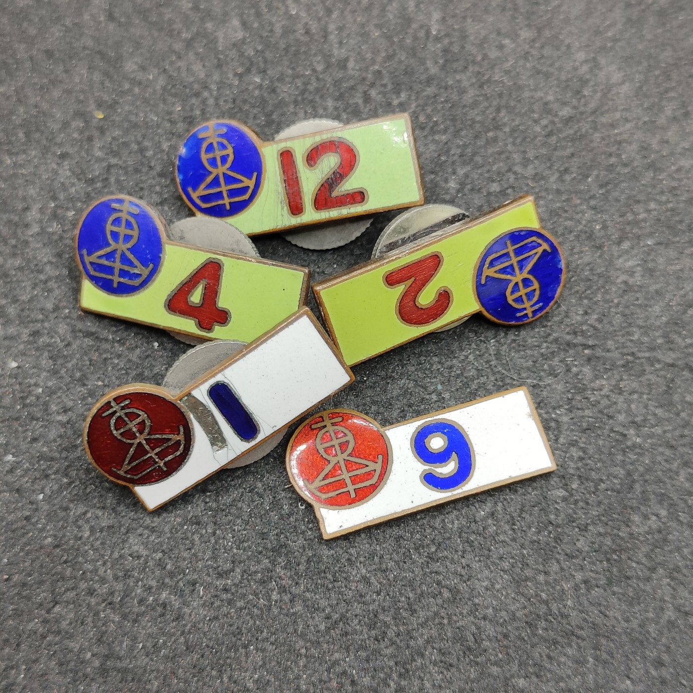 全场0元起拍 第143期 咸鱼国勋章拍卖专场 3月31日（周日）下午6：00开始 日本珐琅章五个