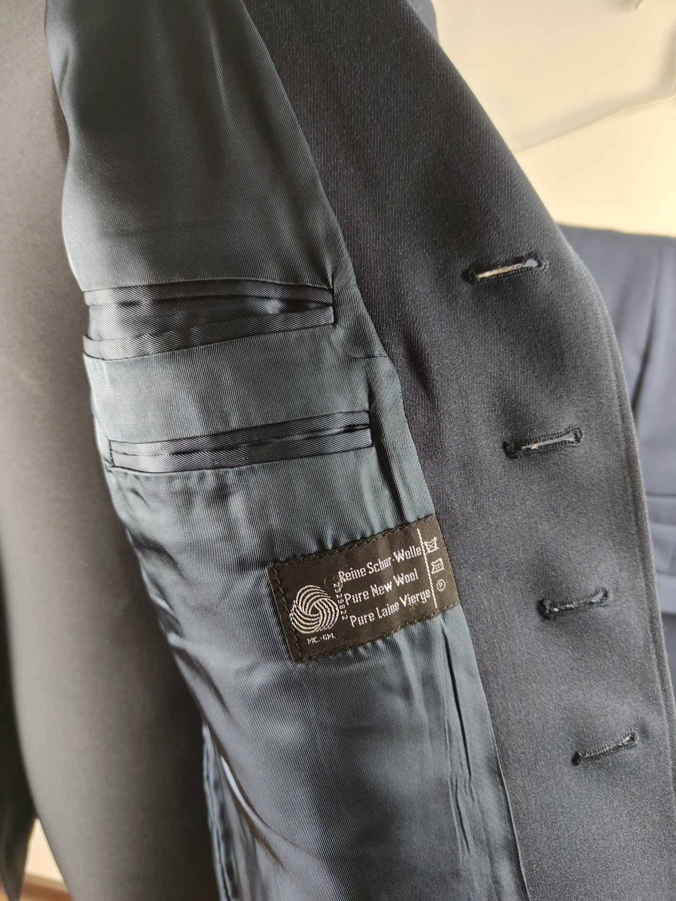 全场0元起拍 第143期 咸鱼国勋章拍卖专场 3月31日（周日）下午6：00开始 西德空军军医上校常服一套 胸围105 肩宽45 衣长73 袖长60 腰围86 裤长一百