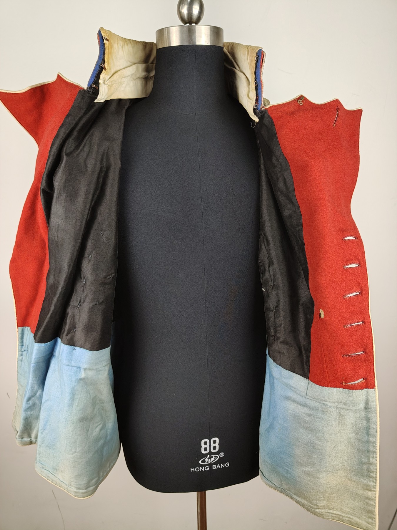 全场0元起拍 第143期 咸鱼国勋章拍卖专场 3月31日（周日）下午6：00开始 德意志帝国帝德萨克森枪骑兵军官大礼服带袖口领口刺绣 胸围102肩宽44 领围43 袖长62 衣长70绣