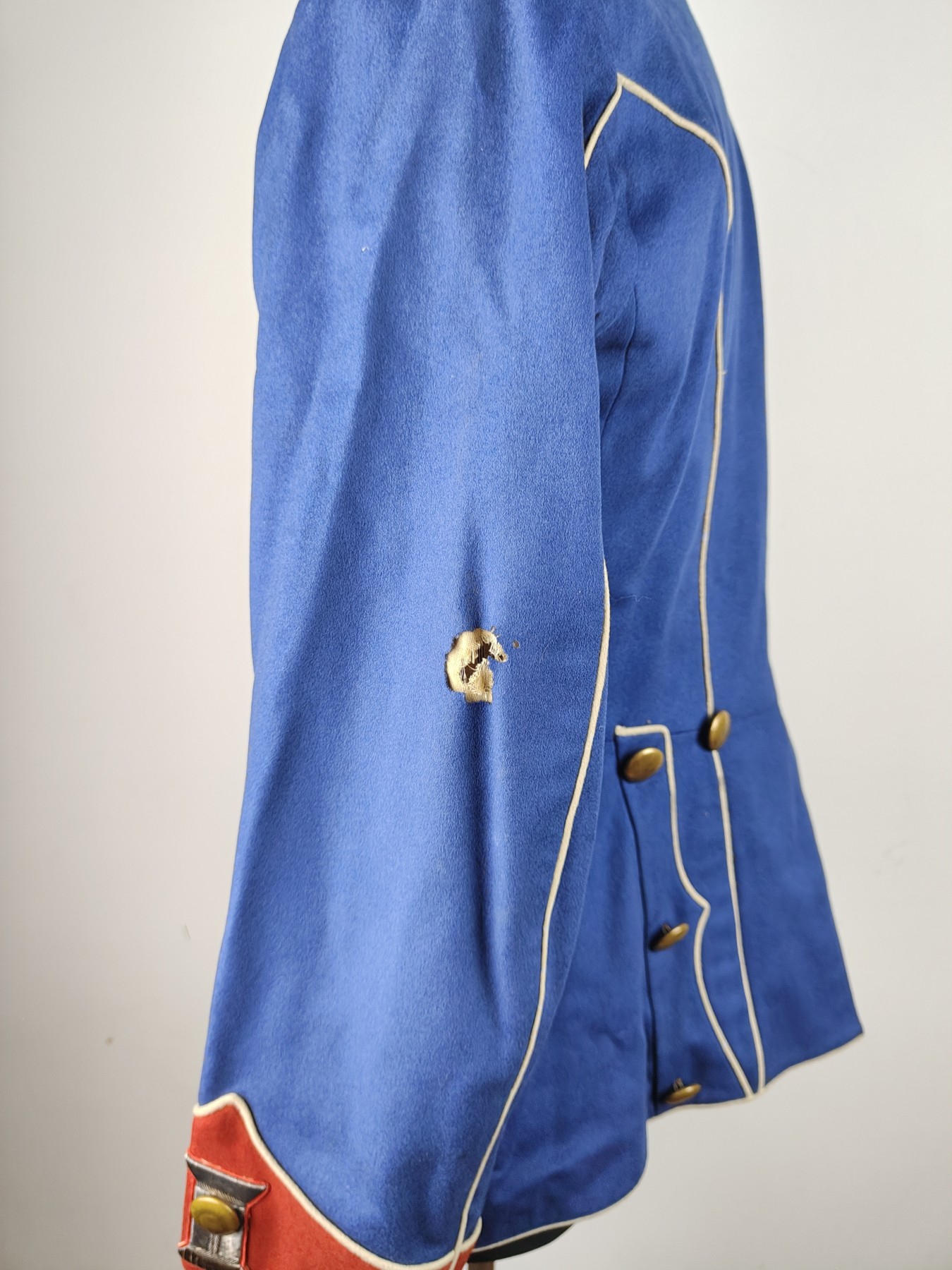 全场0元起拍 第143期 咸鱼国勋章拍卖专场 3月31日（周日）下午6：00开始 德意志帝国帝德萨克森枪骑兵军官大礼服带袖口领口刺绣 胸围102肩宽44 领围43 袖长62 衣长70绣