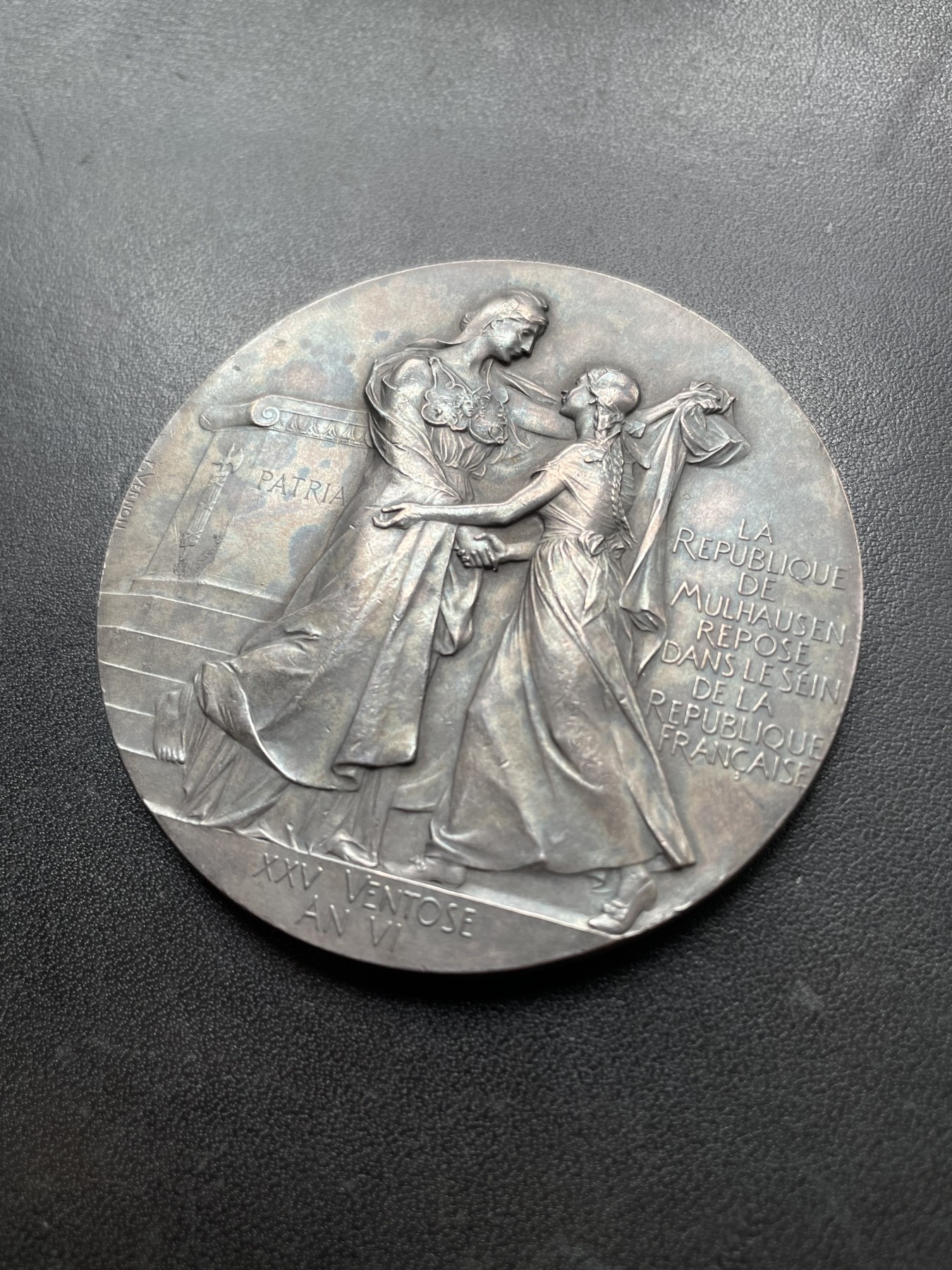 「木头集藏」章牌专场-第39期 F.Vernon～1898米卢斯加入法兰西百年纪念镀银大铜章 直径： 68 mm，146.9 g ，边铭：丰饶角 BRONZE