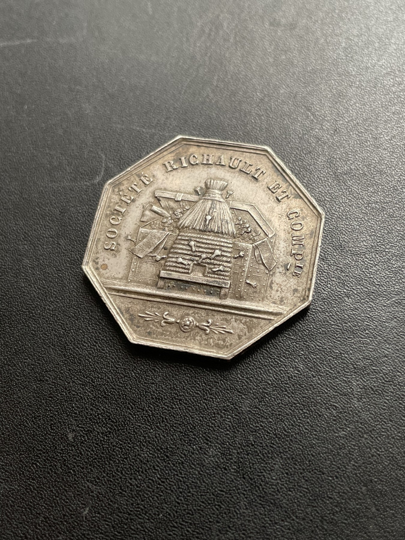 「木头集藏」章牌专场-第39期 法国奥尔良商行银章  直径：31 mm，14 g，边铭：蜜蜂 ARGENT （1860-1879年）