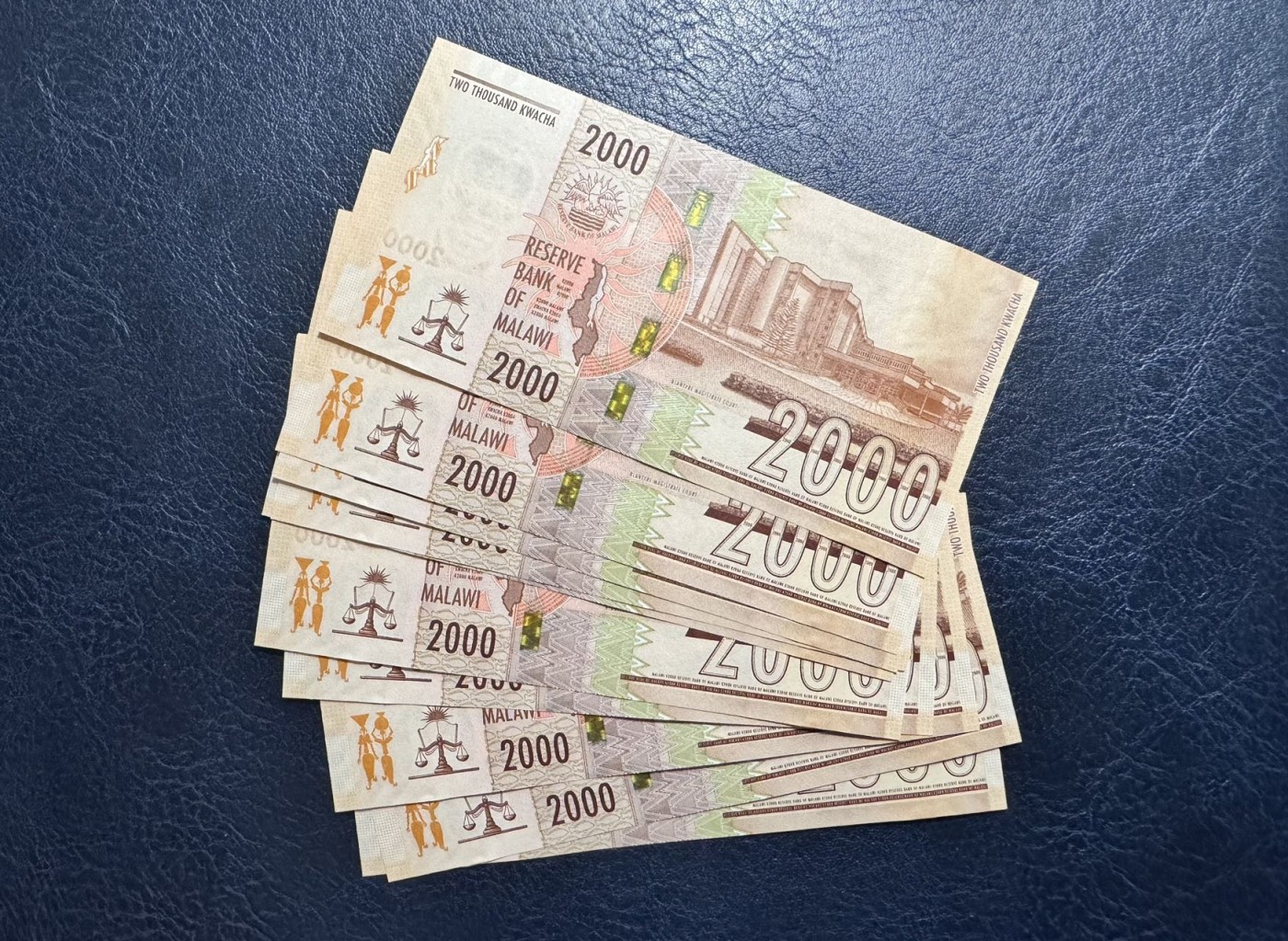 收藏联盟Quantum Auction 第334期拍卖  马拉维2022年2000克瓦查10张 品相全新UNC 布兰太尔地方法院