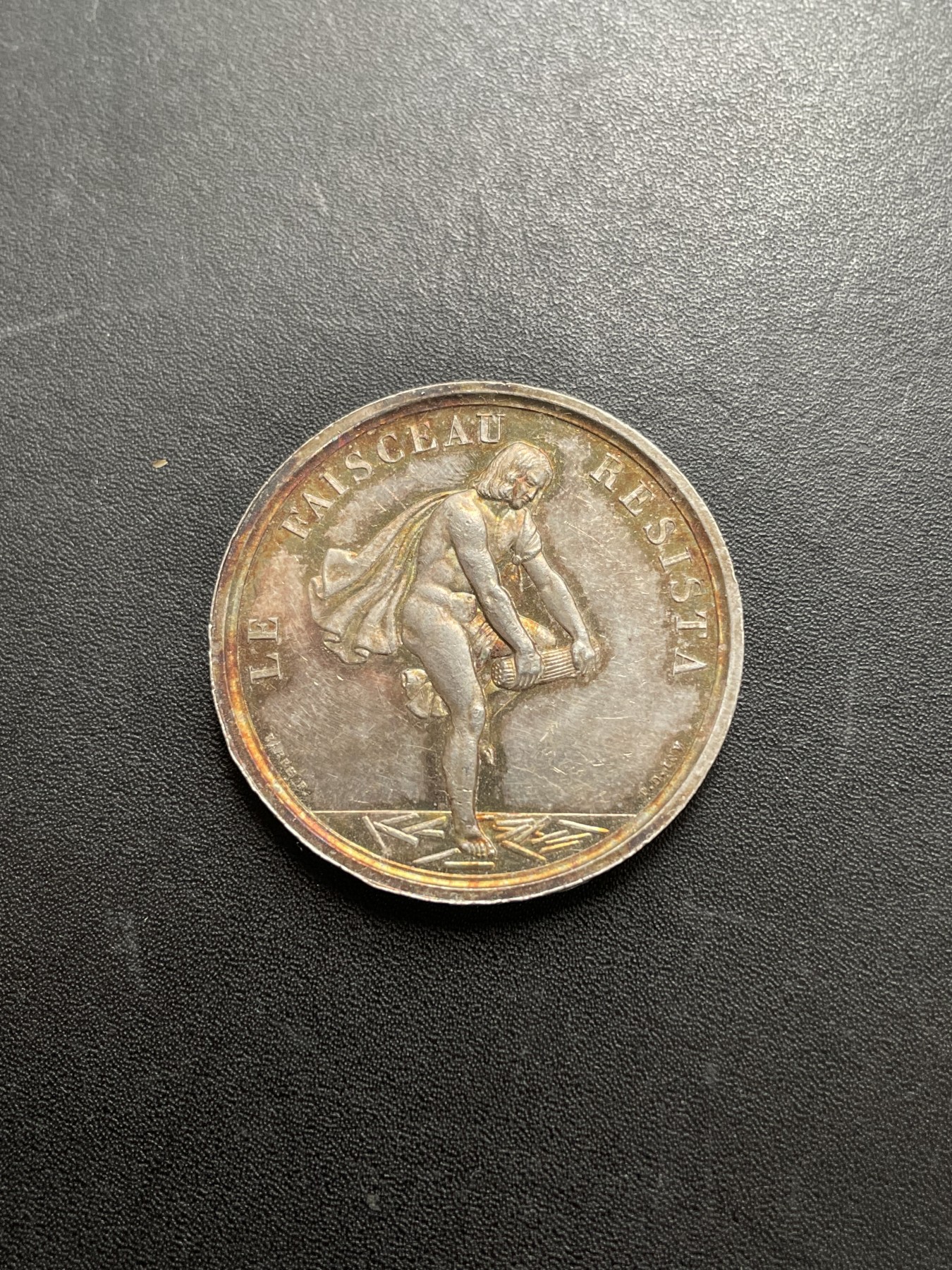 「木头集藏」章牌专场-第39期 Barre～法国里昂公民社会银章 直径：35mm ，16.2 g，边铭：手指 ARGENT （1845-1860年）