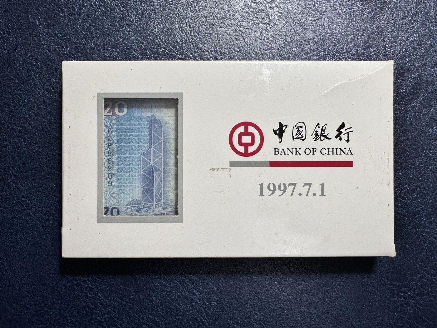 收藏联盟Quantum Auction 第334期拍卖  香港中国银行1997年香港回归纪念亚克力纸镇