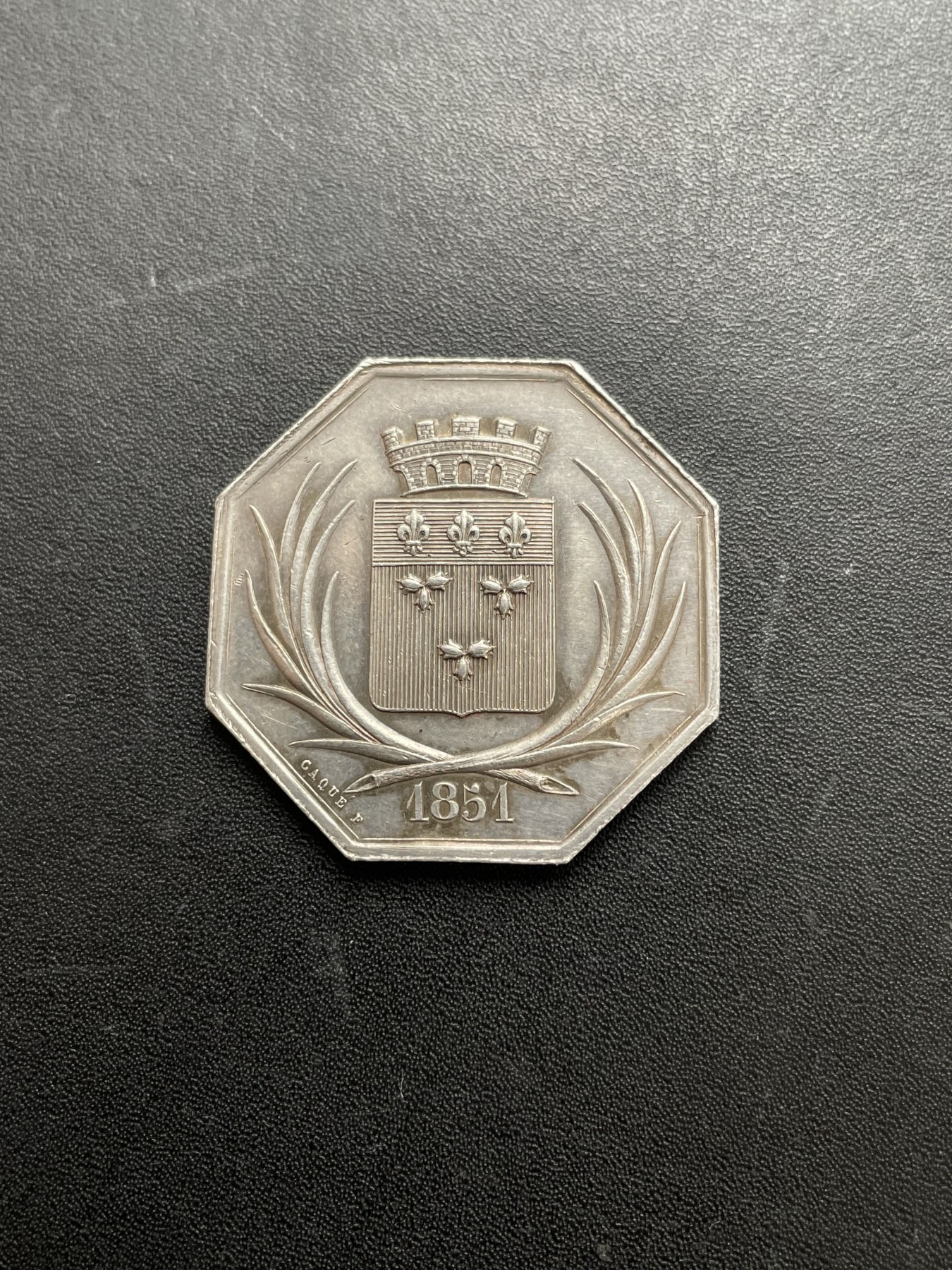 「木头集藏」章牌专场-第39期 法国奥尔良科学、文学及艺术协会银章  直径：31 mm，13.1g，边铭：蜜蜂 ARGENT （1860-1879年）