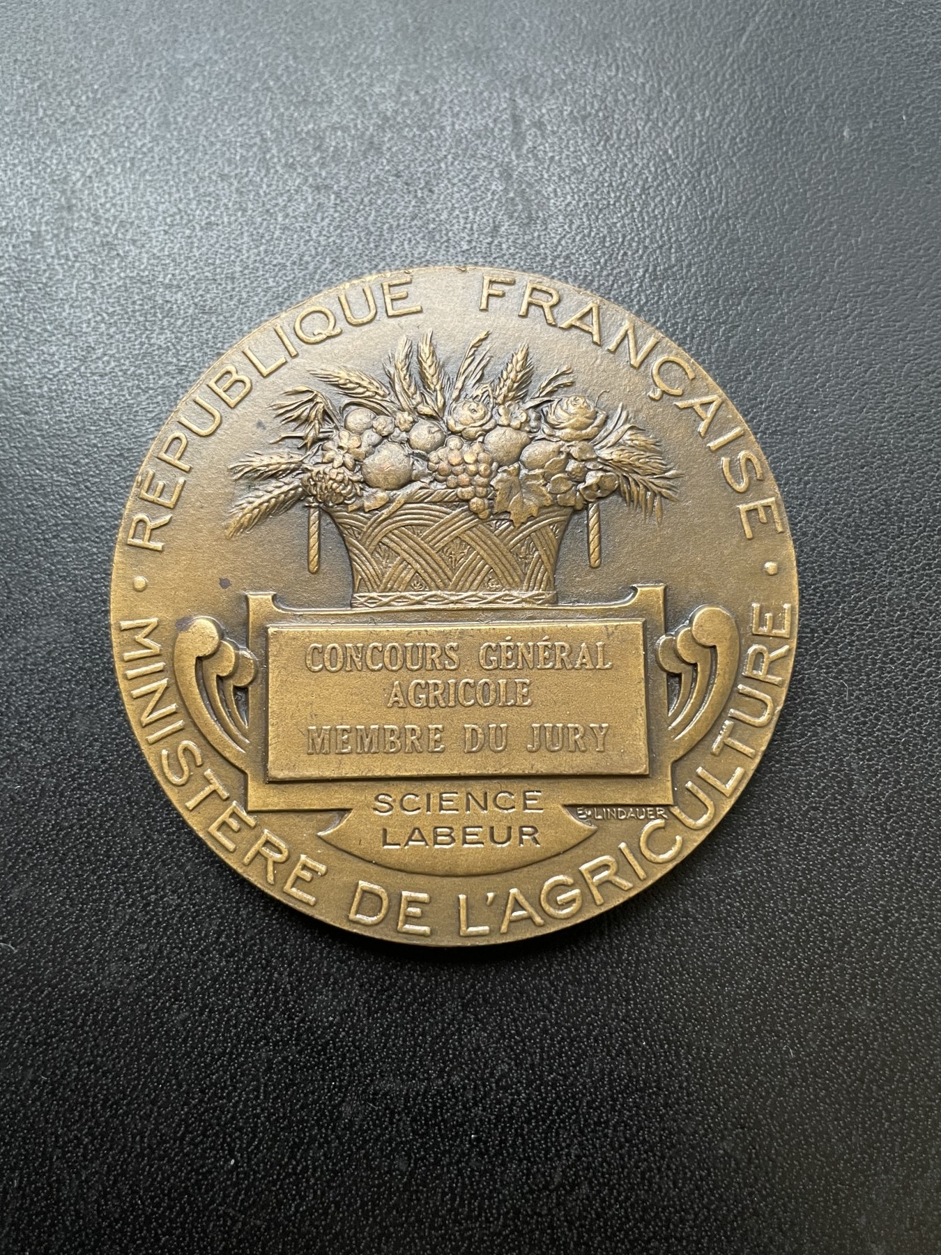 「木头集藏」章牌专场-第39期 Lagrange～法国“播种者”农业竞赛评委铜奖章  直径：50 mm，56 g，边铭：丰饶角 BRONZE 