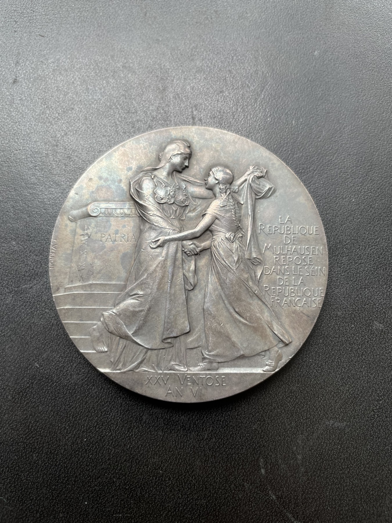 「木头集藏」章牌专场-第39期 F.Vernon～1898米卢斯加入法兰西百年纪念镀银大铜章 直径： 68 mm，146.9 g ，边铭：丰饶角 BRONZE