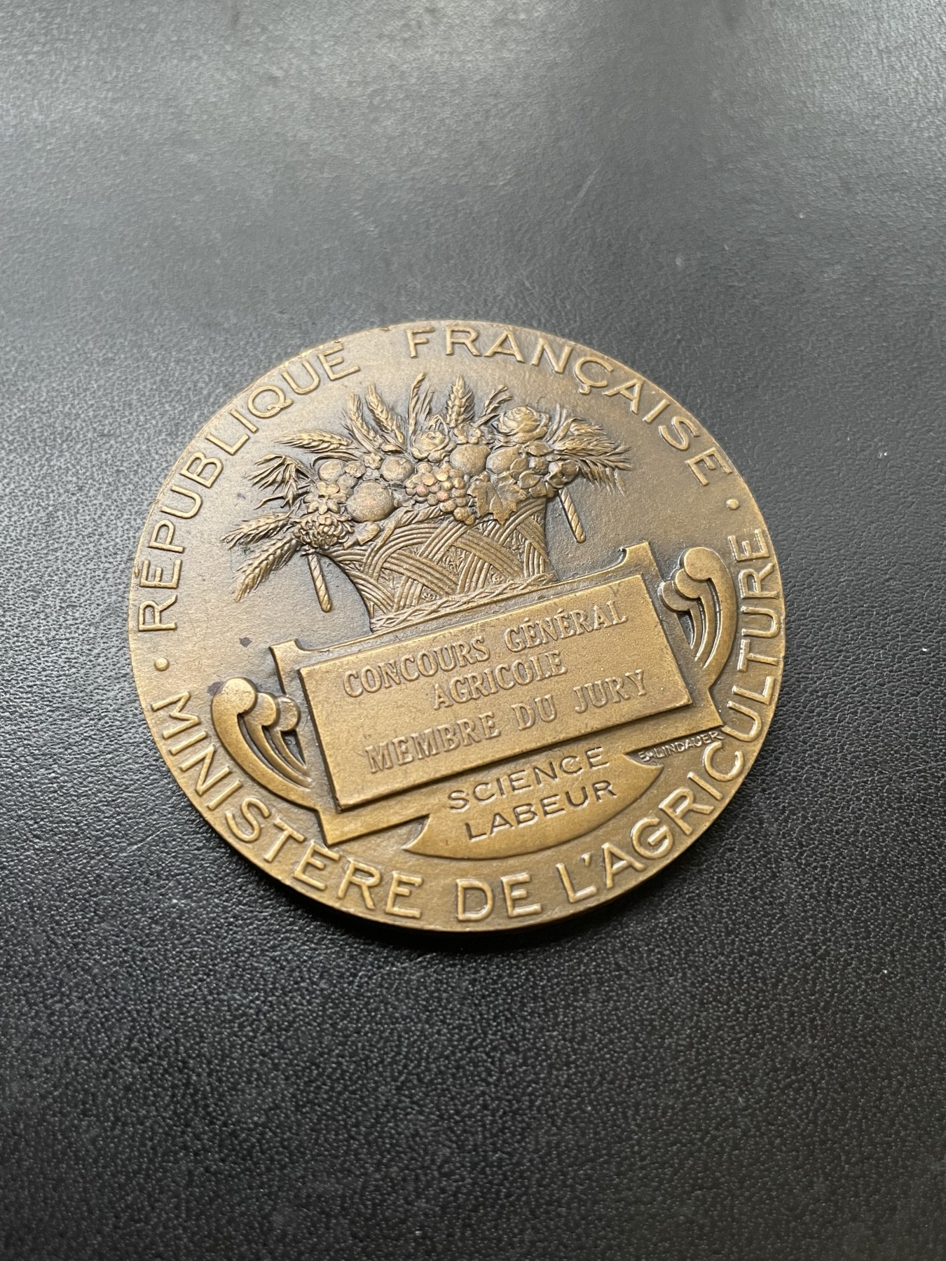 「木头集藏」章牌专场-第39期 Lagrange～法国“播种者”农业竞赛评委铜奖章  直径：50 mm，56 g，边铭：丰饶角 BRONZE 