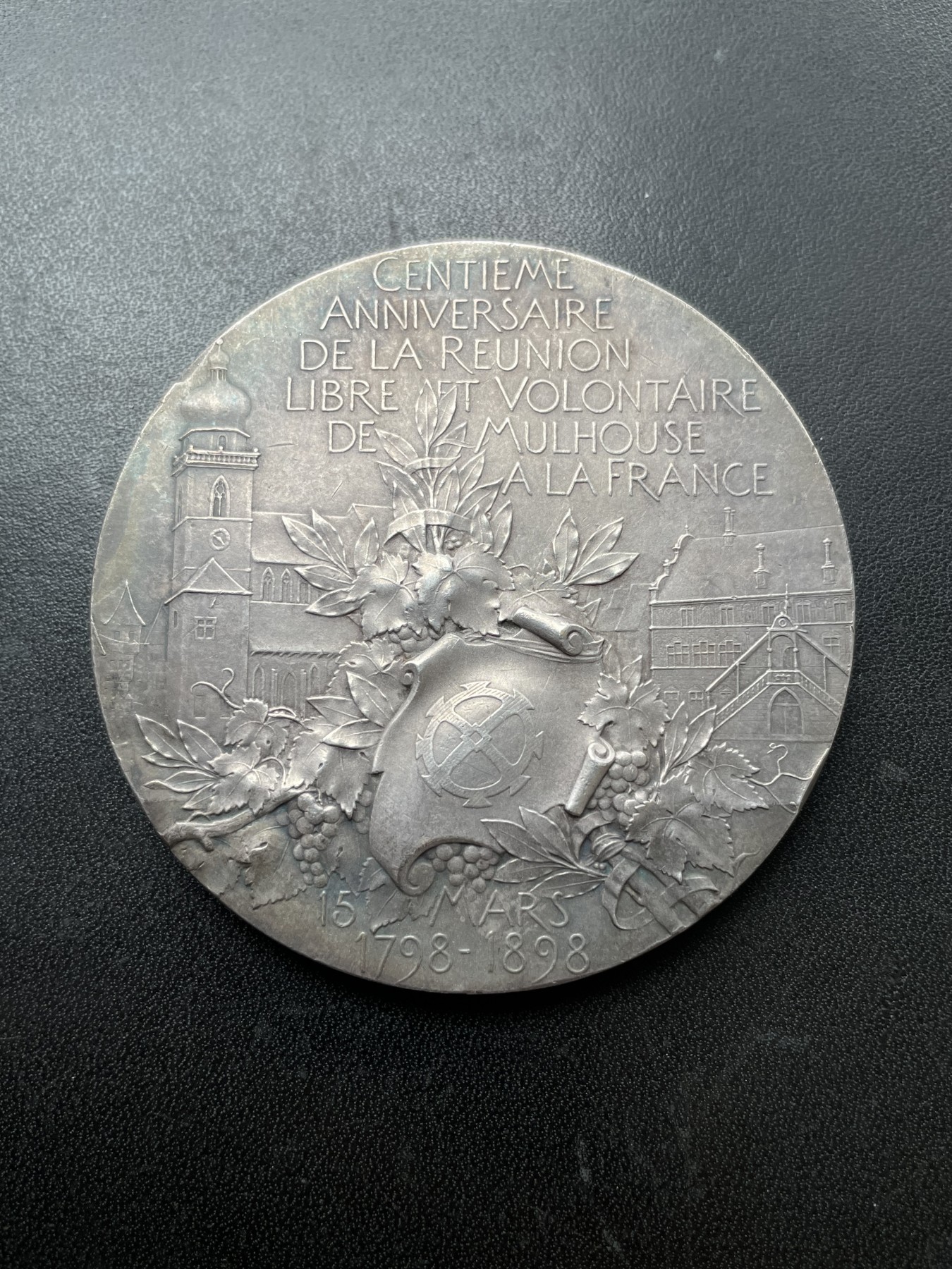 「木头集藏」章牌专场-第39期 F.Vernon～1898米卢斯加入法兰西百年纪念镀银大铜章 直径： 68 mm，146.9 g ，边铭：丰饶角 BRONZE