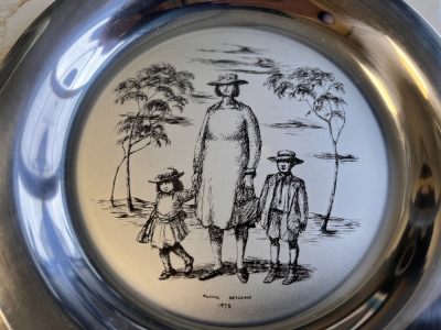 【海寧潮】1975年拉塞尔·德赖斯代尔爵士名画银质盘子-澳大利亚斯托克斯有限公司限量版，直径20.3厘米，重196克，银价大概1176元