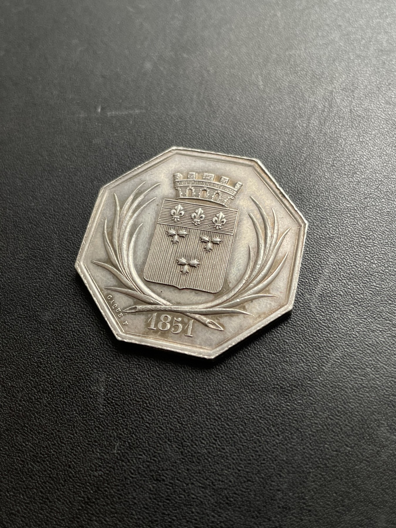 「木头集藏」章牌专场-第39期 法国奥尔良科学、文学及艺术协会银章  直径：31 mm，13.1g，边铭：蜜蜂 ARGENT （1860-1879年）