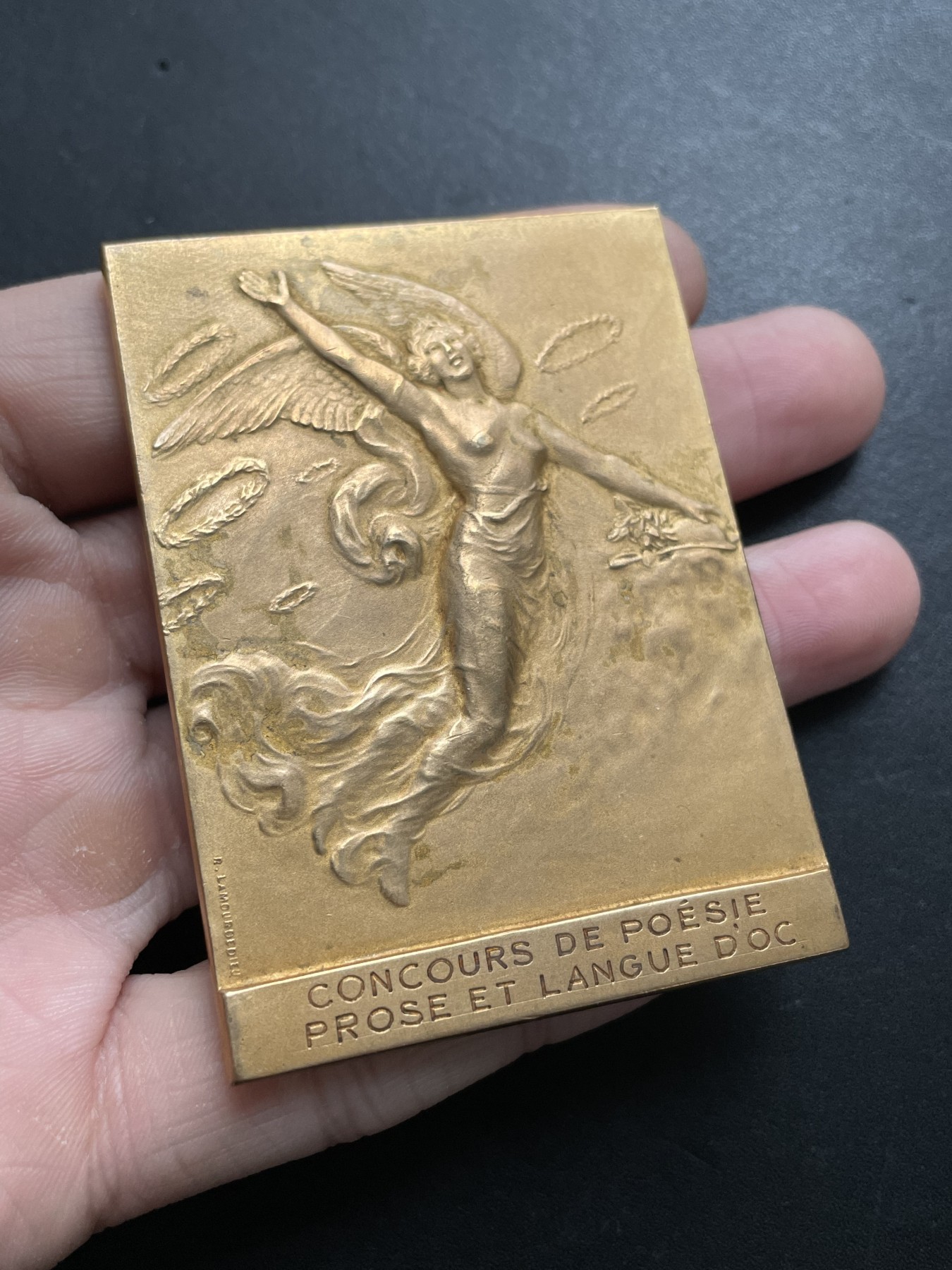 「木头集藏」章牌专场-第39期 1920年法国诗歌比赛镀金大铜章  尺寸：68×51mm，107.5g，边铭：三角厂铭 BRONZE