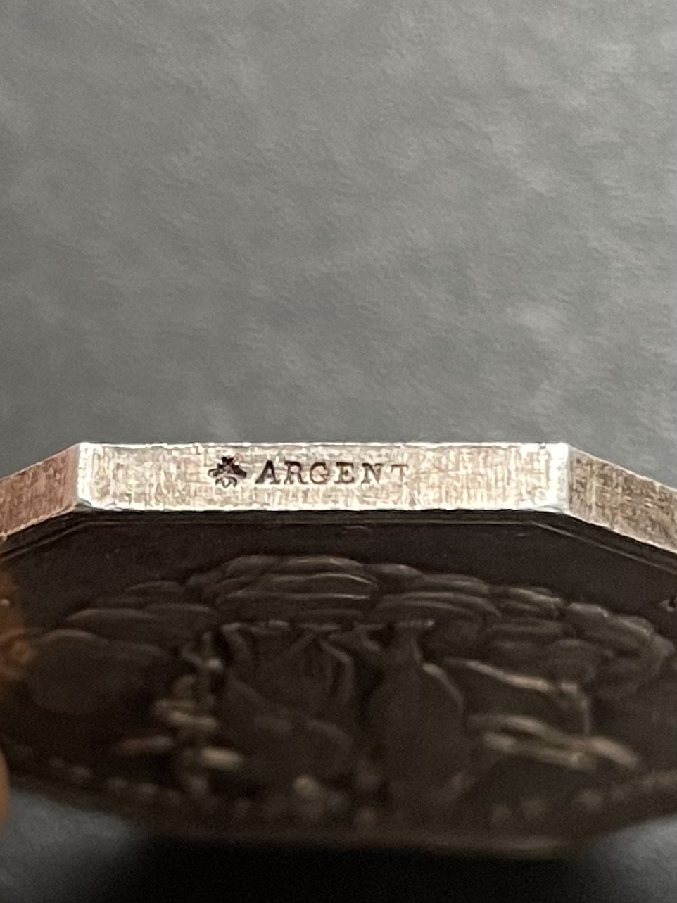 「木头集藏」章牌专场-第39期 法国奥尔良科学、文学及艺术协会银章  直径：31 mm，13.1g，边铭：蜜蜂 ARGENT （1860-1879年）