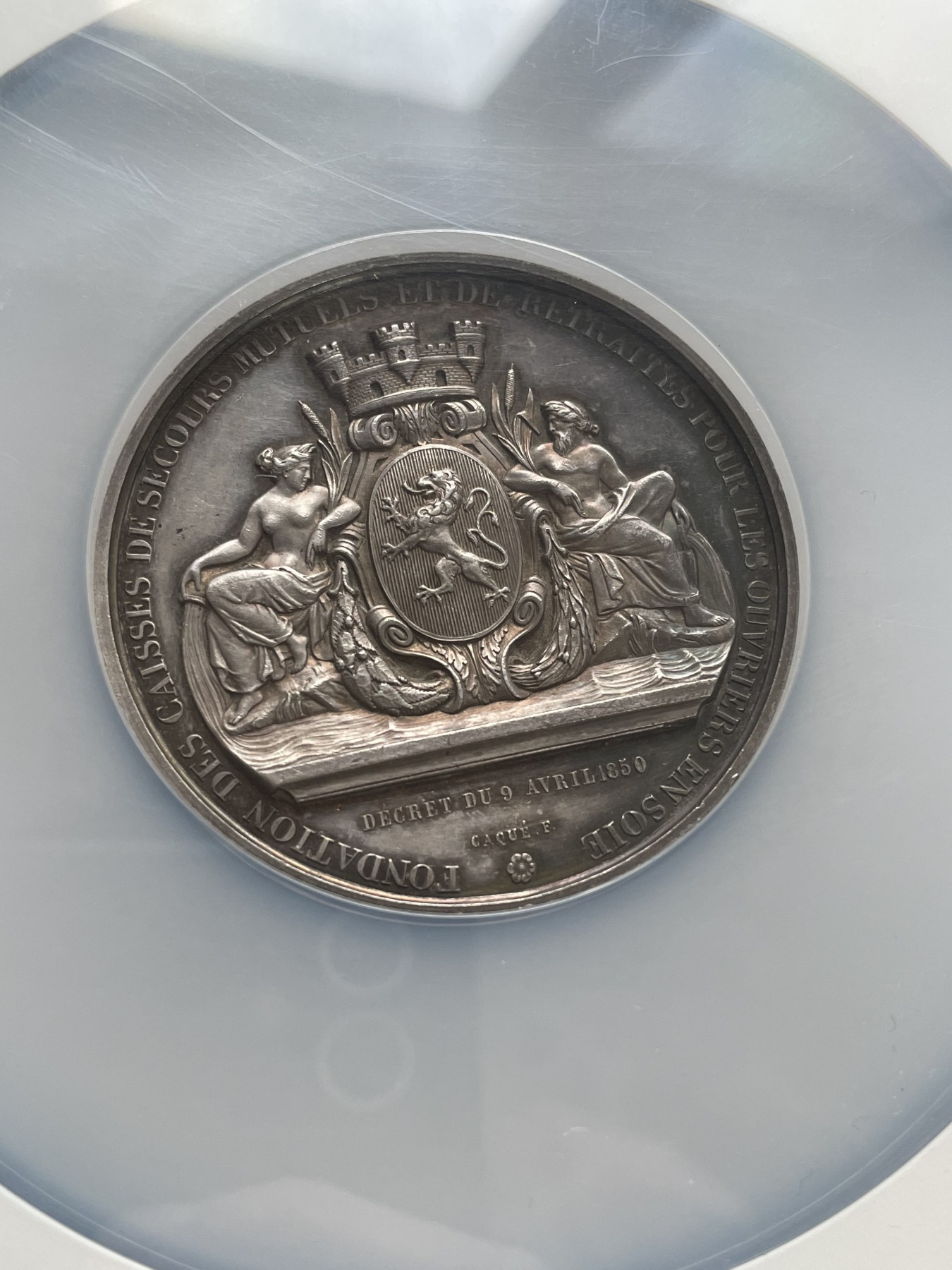 「木头集藏」章牌专场-第39期 1850年法国丝绸工人互助与养老金基金会银章  直径：50 mm，边铭：手指 ARGENT，少见大版