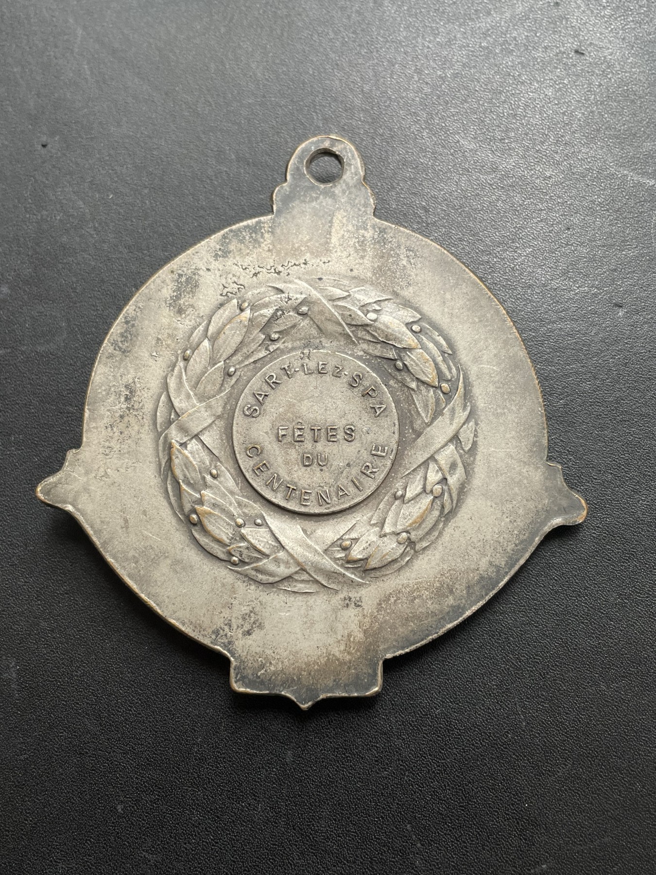 「木头集藏」章牌专场-第39期 比利时建立100周年镀银纪念大铜章  尺寸：75×69mm，