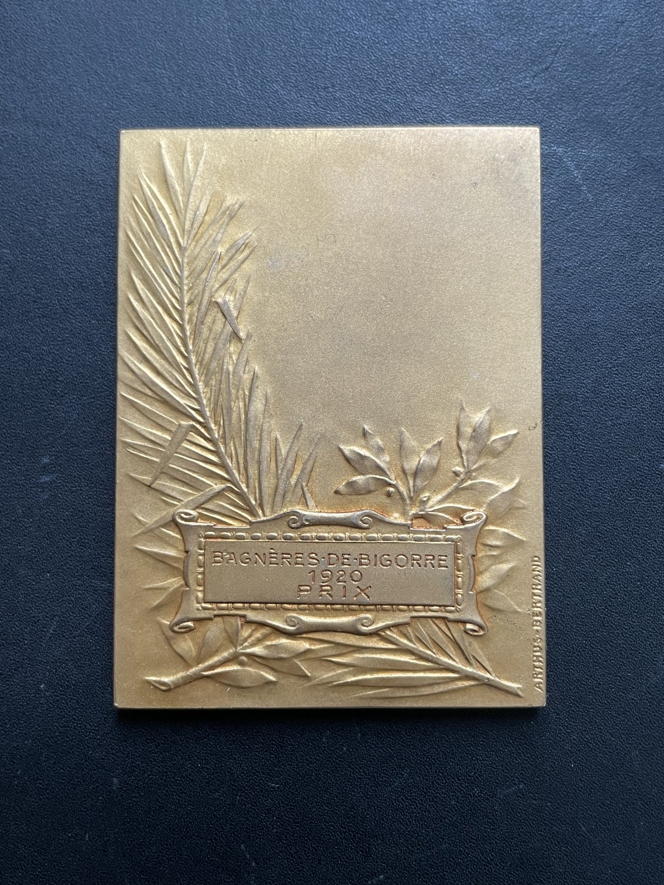 「木头集藏」章牌专场-第39期 1920年法国诗歌比赛镀金大铜章  尺寸：68×51mm，107.5g，边铭：三角厂铭 BRONZE