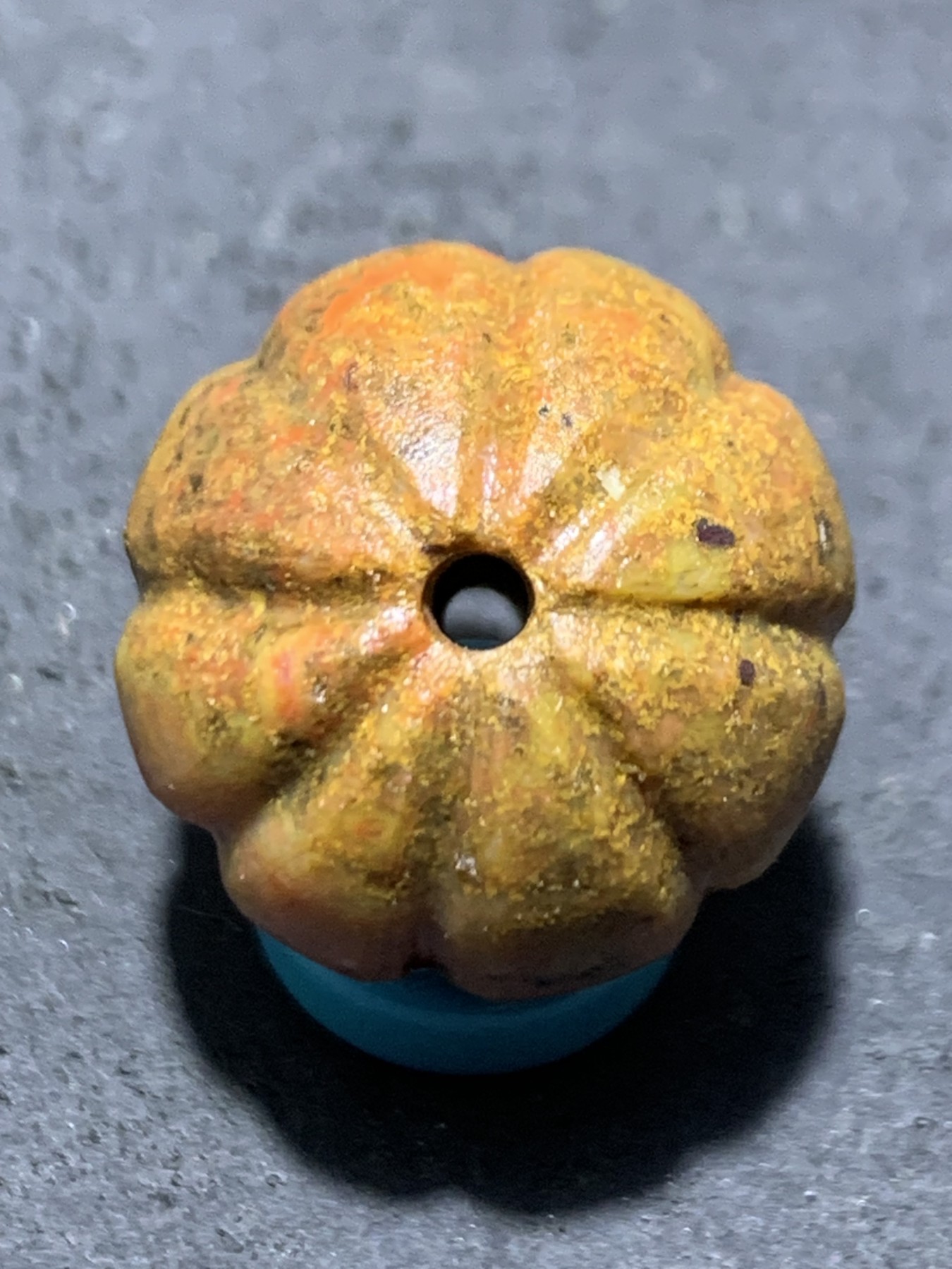 精美亚光冰飘草花纹战国红玛瑙手工雕刻瓜珠一颗！