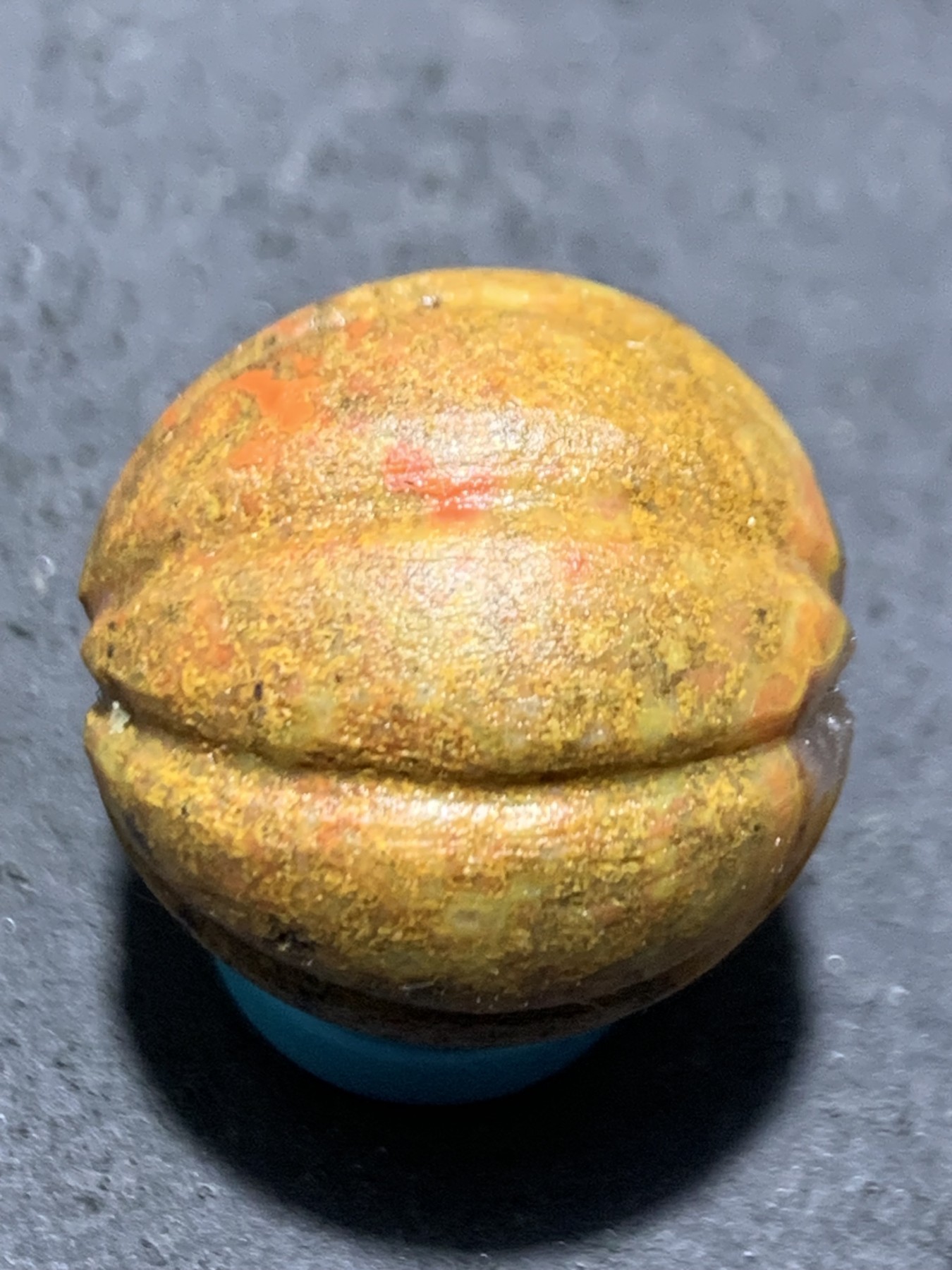 精美亚光冰飘草花纹战国红玛瑙手工雕刻瓜珠一颗！