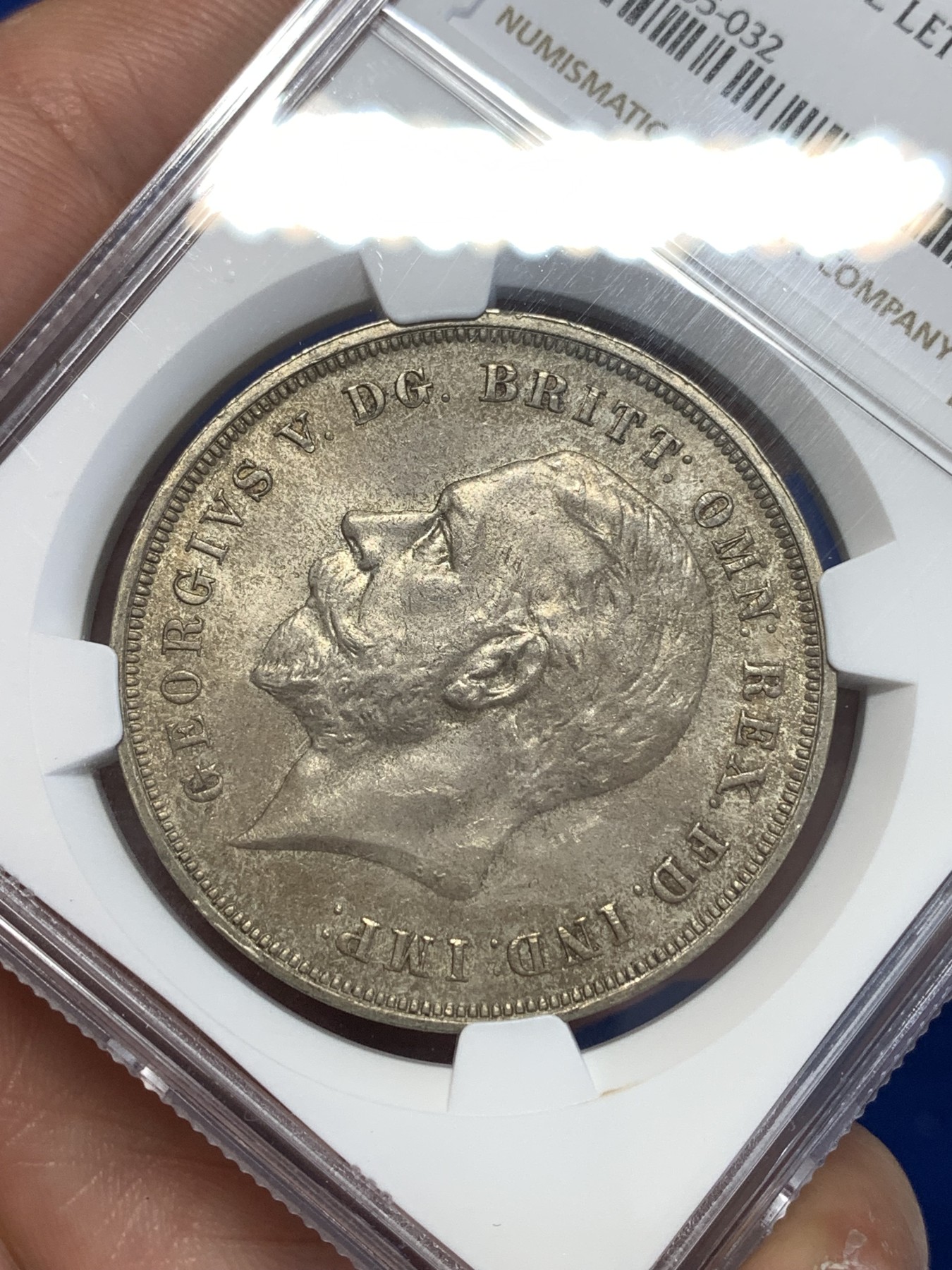 《竞宝斋》第253场-周日，周一，周二 3场连拍 (全场包邮) NGC MS63 英国1935年乔治五世1克朗木马剑银币，原汁原味老包浆，黄油彩状态一流。