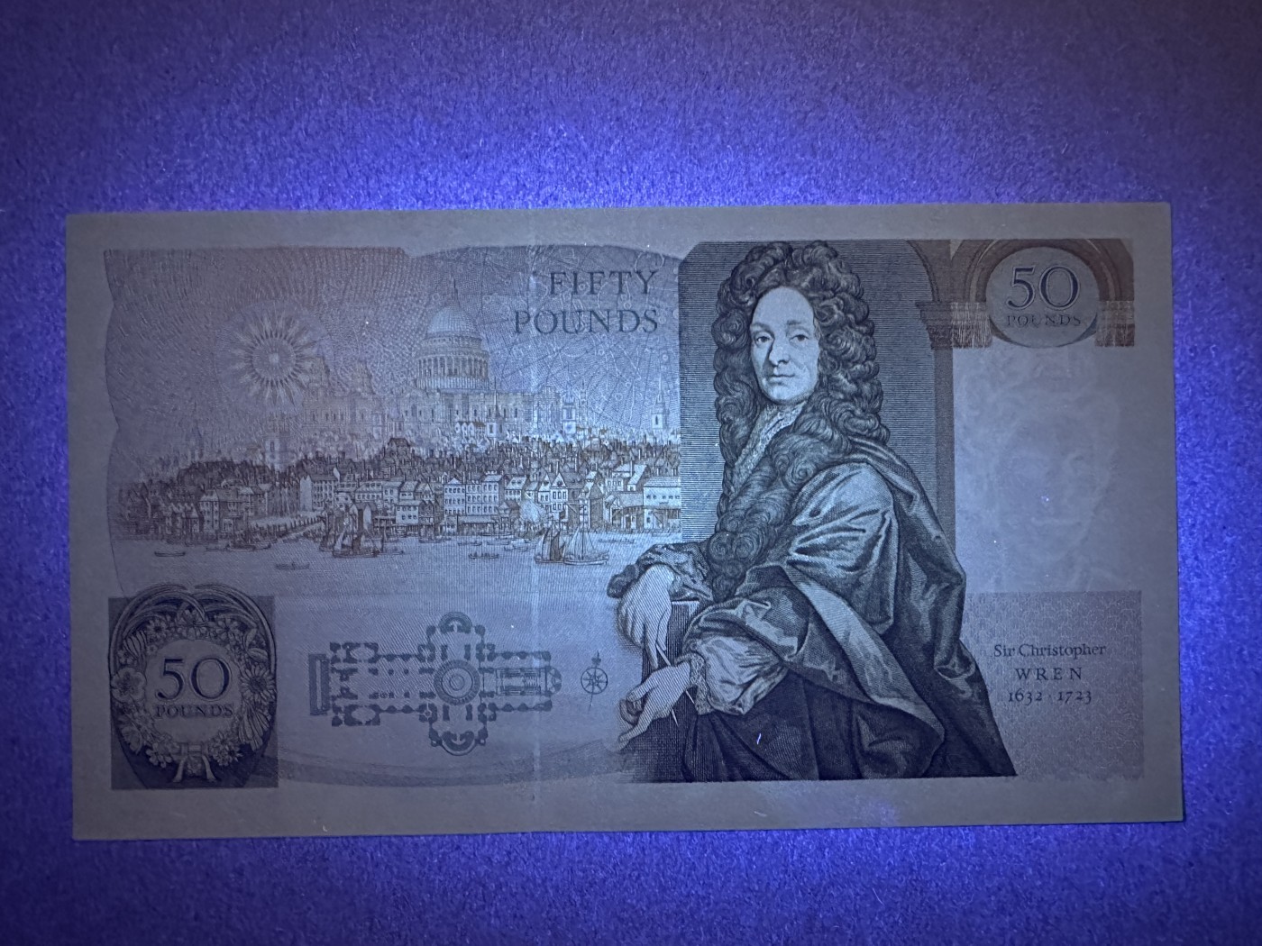 《张总收藏》143期-外币高货场 英格兰50镑 UNC- D序列女王 背面有一处露白 边缘局部荧光