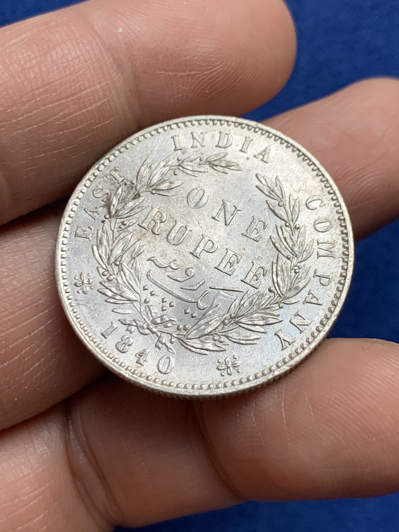 《竞宝斋》第253场-周日，周一，周二 3场连拍 (全场包邮) 1840年英属印度维多利亚1卢比银币 高点转光都不错 小维收藏必备 UNC好品！