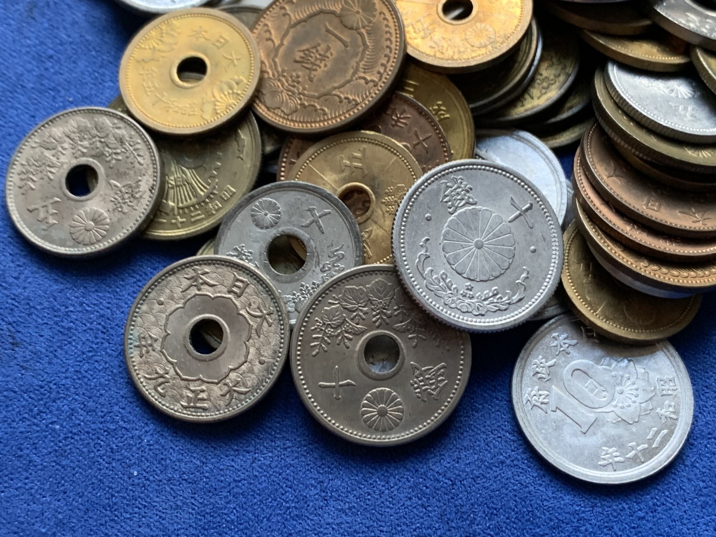 《竞宝斋》第253场-周日，周一，周二 3场连拍 (全场包邮) 70枚一组 日本好品UNC品质硬币，带光好品，含飞鸟一钱，桐叶一钱，黄铜五钱，中孔旧五／五十日元，黄铜单凤五十钱，大五钱镍币，铝币锌币小铜币