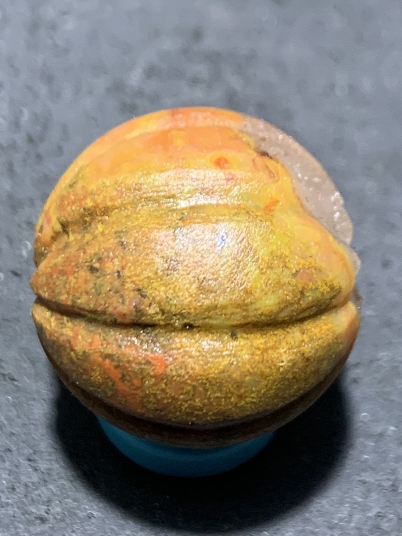 精美亚光冰飘草花纹战国红玛瑙手工雕刻瓜珠一颗！