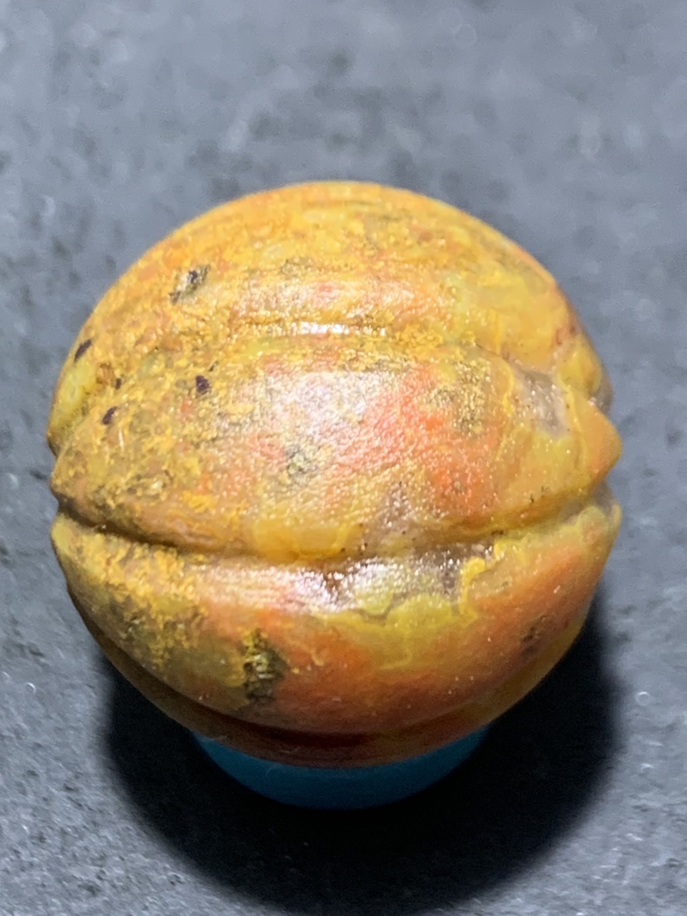 精美亚光冰飘草花纹战国红玛瑙手工雕刻瓜珠一颗！
