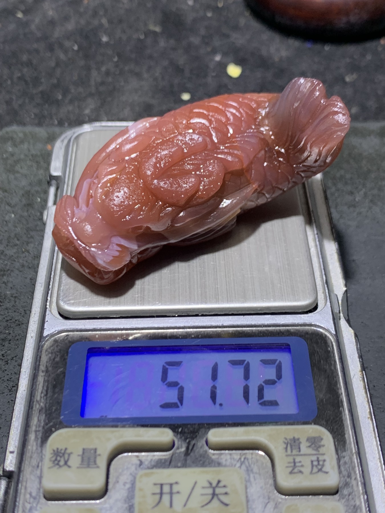 精美亚光北漂战国红玛瑙手工雕刻鳌鱼把件（吊坠）一个，