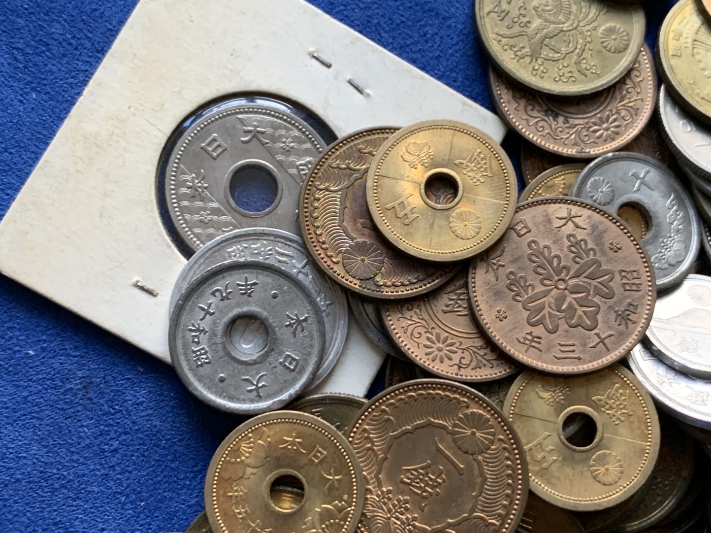 《竞宝斋》第253场-周日，周一，周二 3场连拍 (全场包邮) 70枚一组 日本好品UNC品质硬币，带光好品，含飞鸟一钱，桐叶一钱，黄铜五钱，中孔旧五／五十日元，黄铜单凤五十钱，大五钱镍币，铝币锌币小铜币