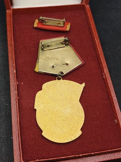 全场0元起拍 第144期 咸鱼国勋章拍卖专场 4月3日（周三）下午6：00开始 东德 早期劳动旗帜勋章 带盒略