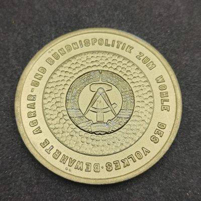 全场0元起拍 第144期 咸鱼国勋章拍卖专场 4月3日（周三）下午6：00开始 东德vdgb40周年纪念章