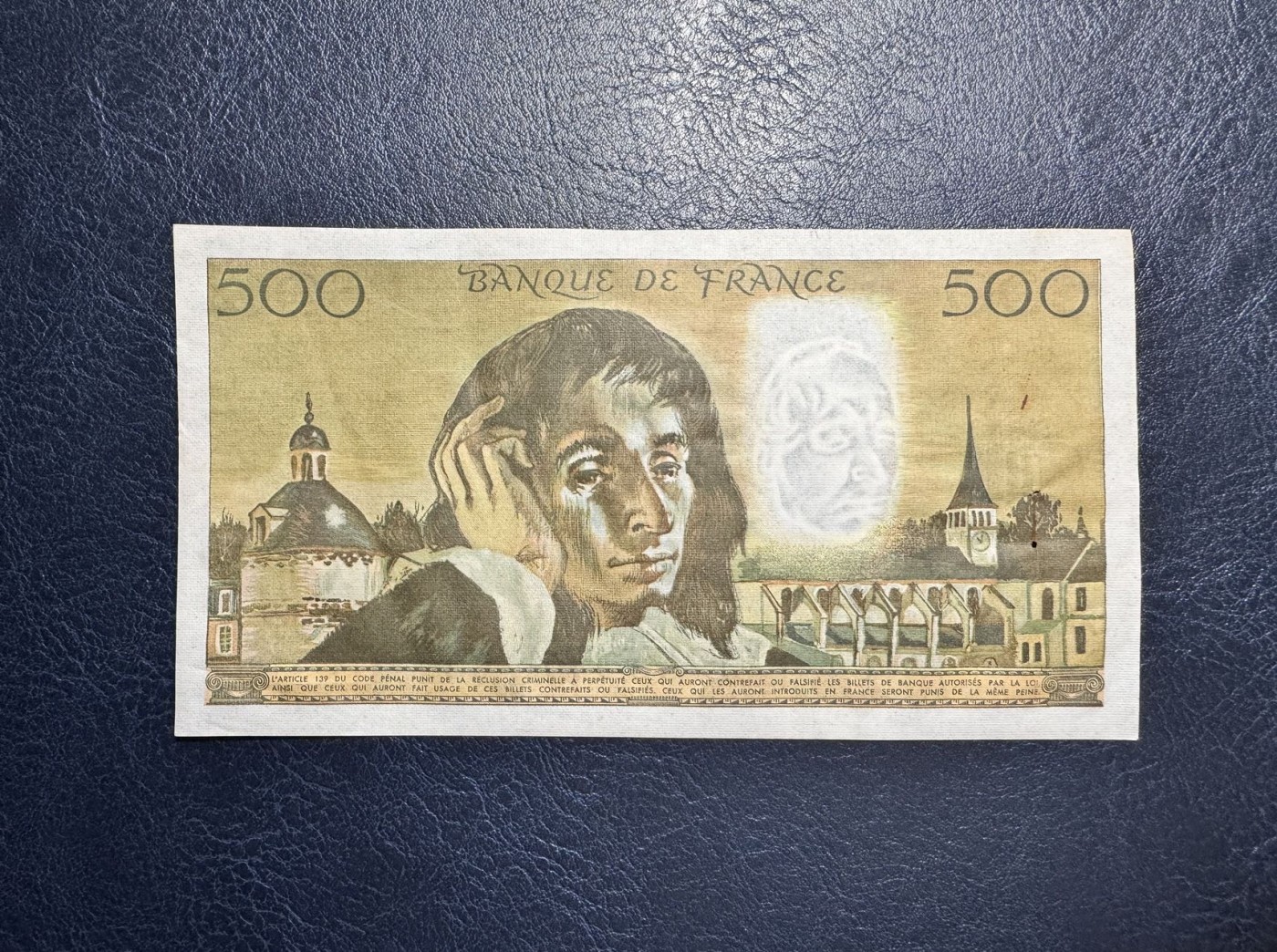 收藏联盟Quantum Auction 第335期拍卖  法国1974年500法郎 品相UNC-  细节如图 早期年份 有针孔 物理学家帕斯卡尔