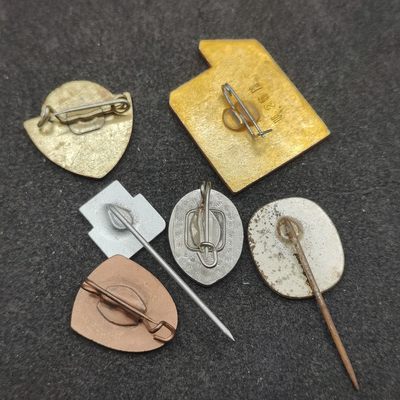 全场0元起拍 第144期 咸鱼国勋章拍卖专场 4月3日（周三）下午6：00开始 东德徽章6个